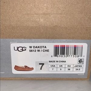 UGG W DAKOTA CHESTNUT NWT SIZE 7